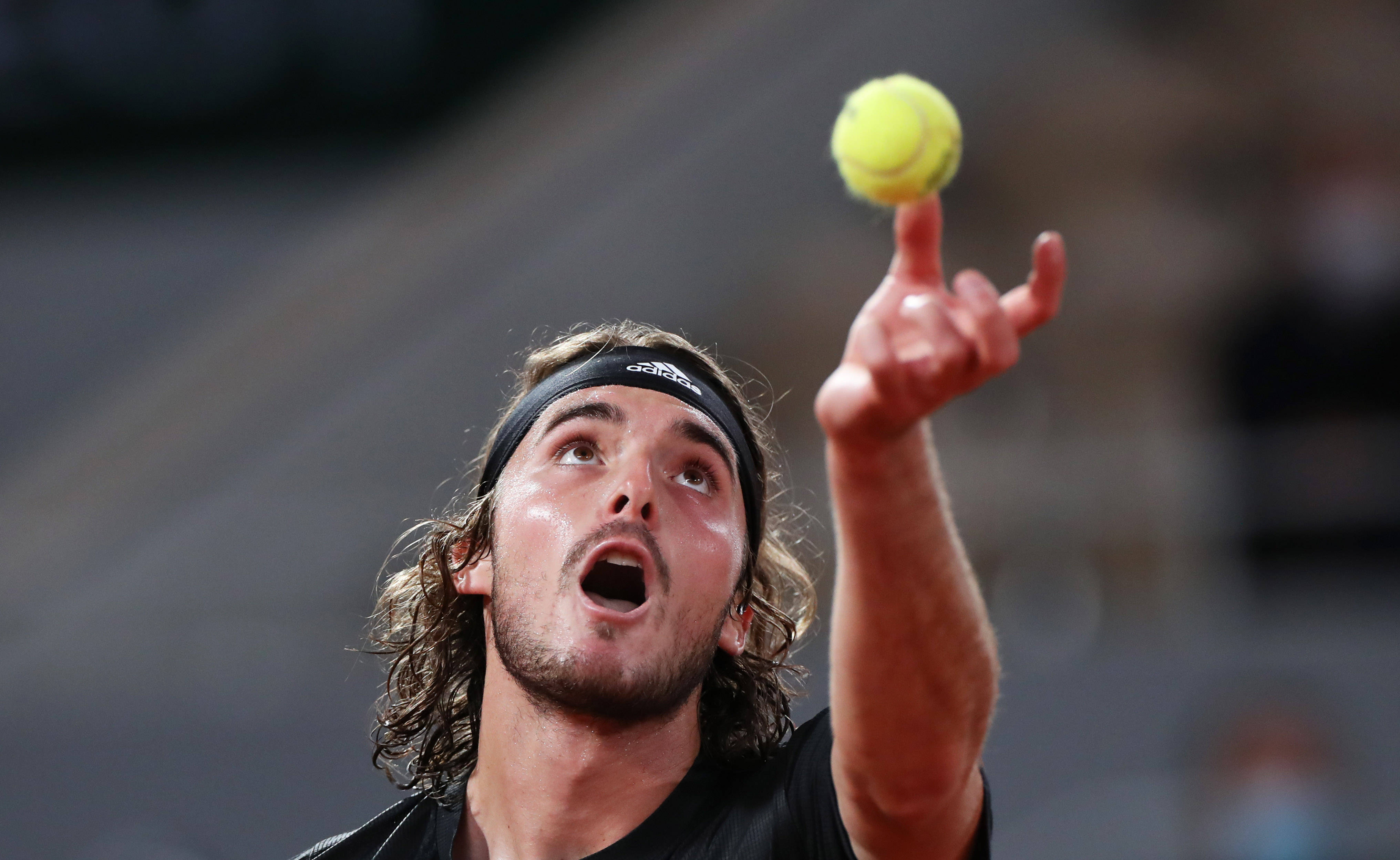 世界网球队完胜美国网球队，西西帕斯绝境逆转