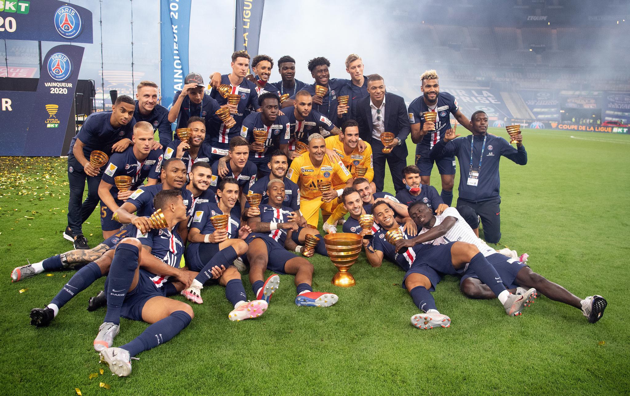 里昂鏖战加拿大，德容高光表现