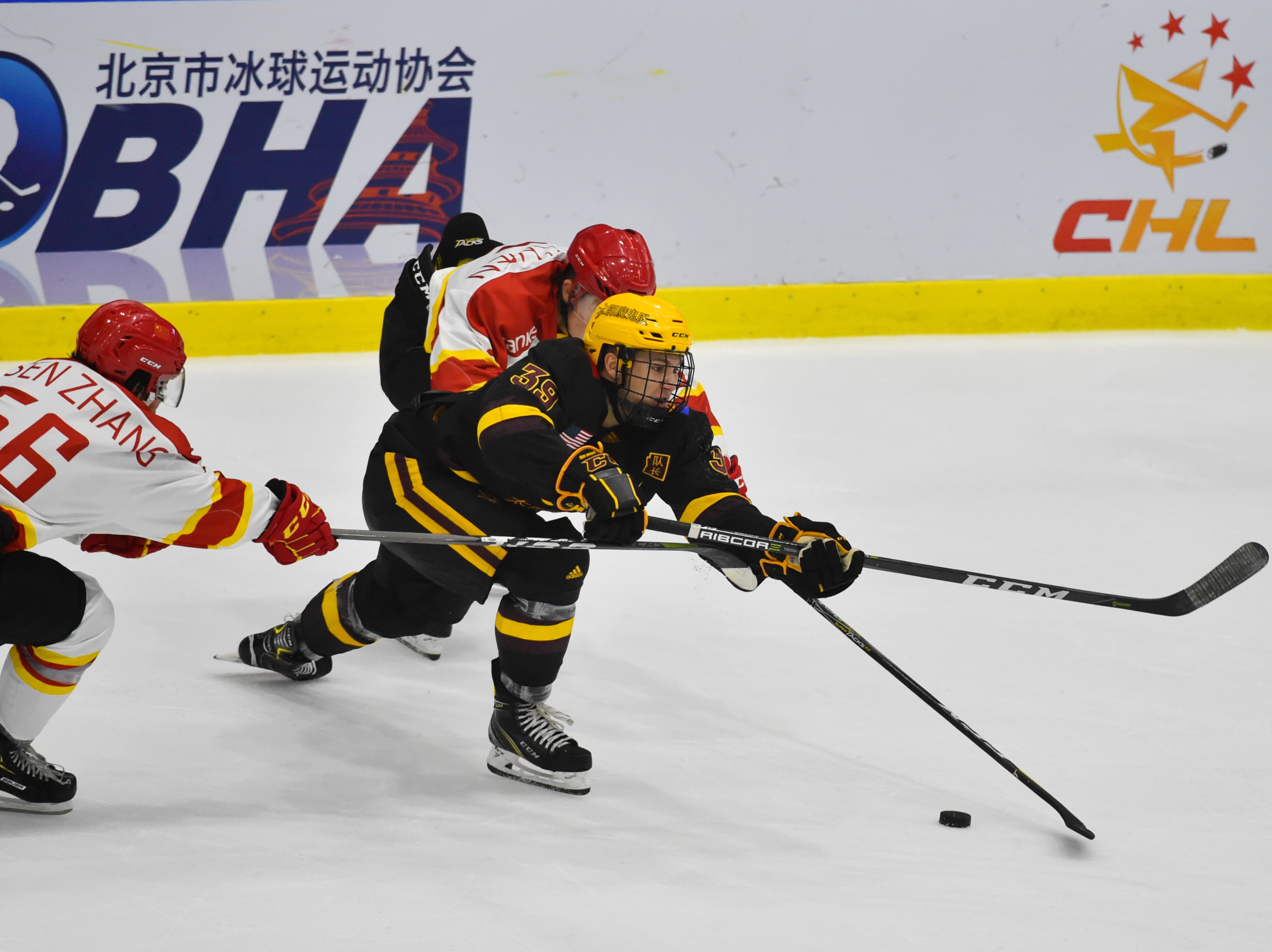 技术流与激情碰撞，冰球决赛再创新高