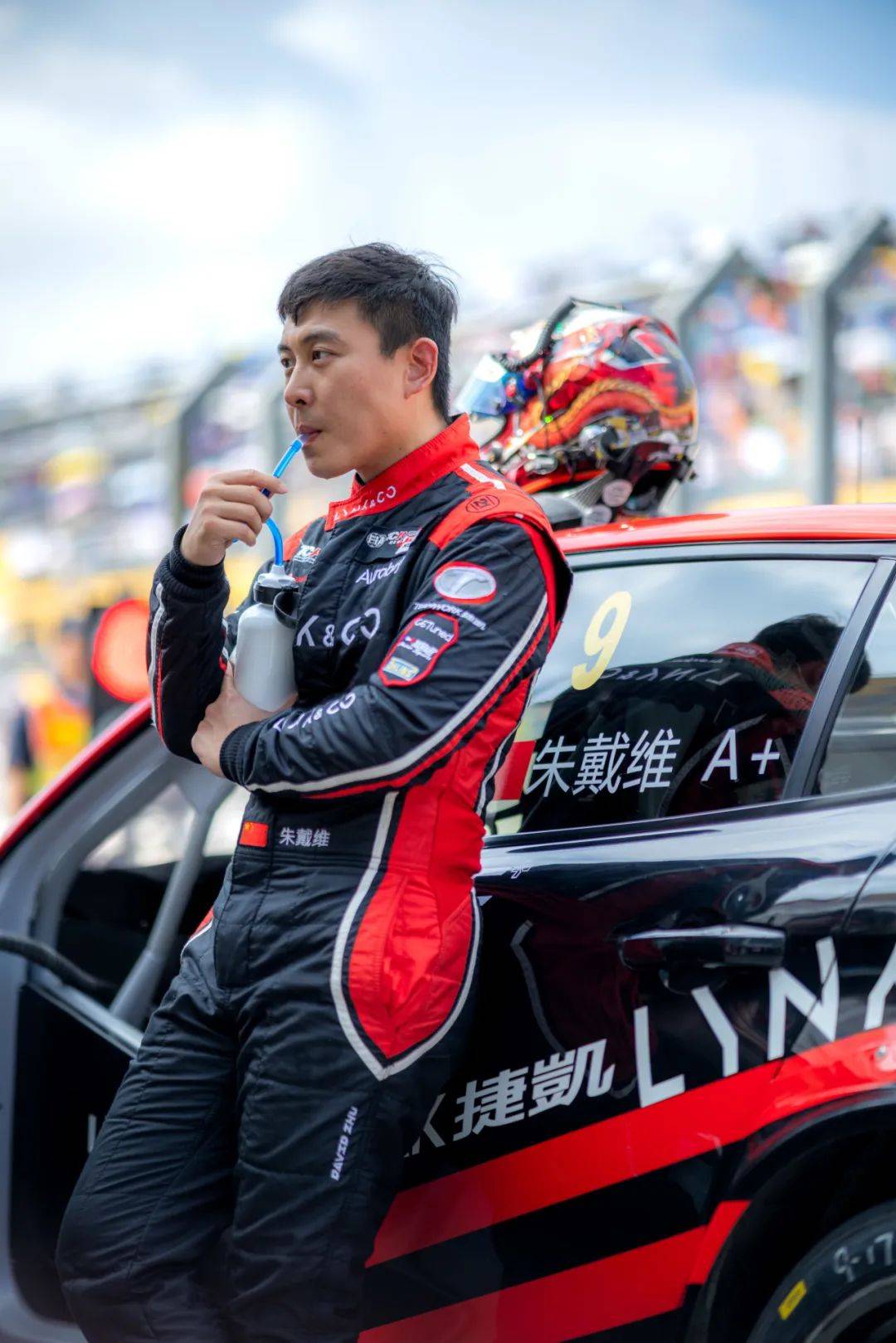 赛车再创历史，冠军实至名归的简单介绍