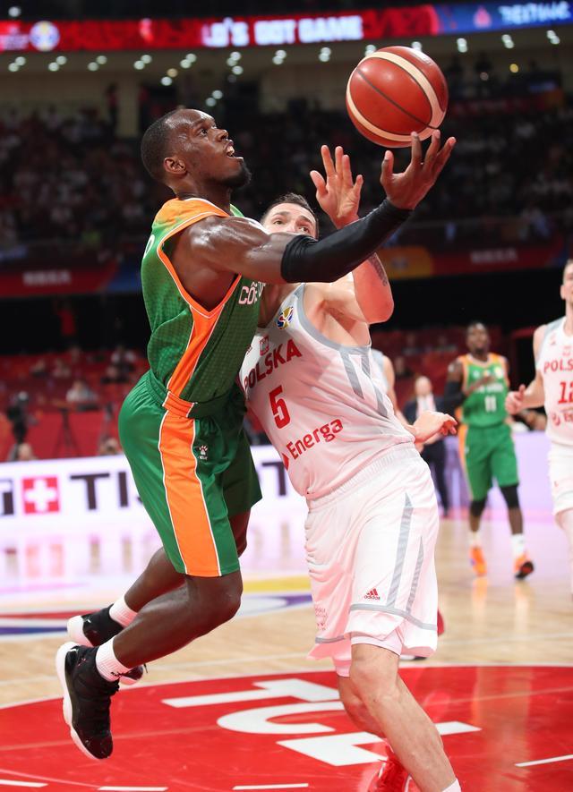 葡萄牙队险胜波兰队，马龙统治全场