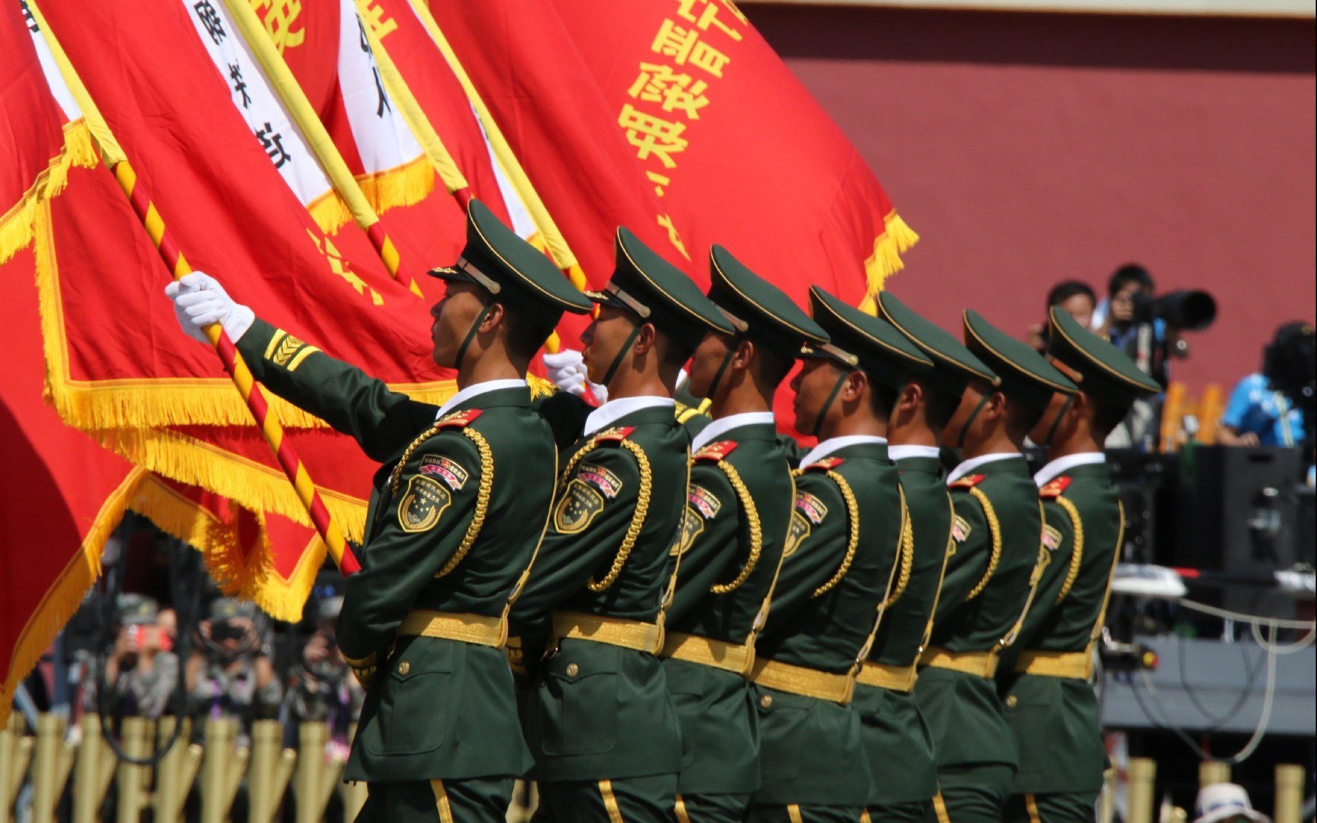 弓弦独鸣与群狼奔袭，字母哥的孤峰与广厦的血原