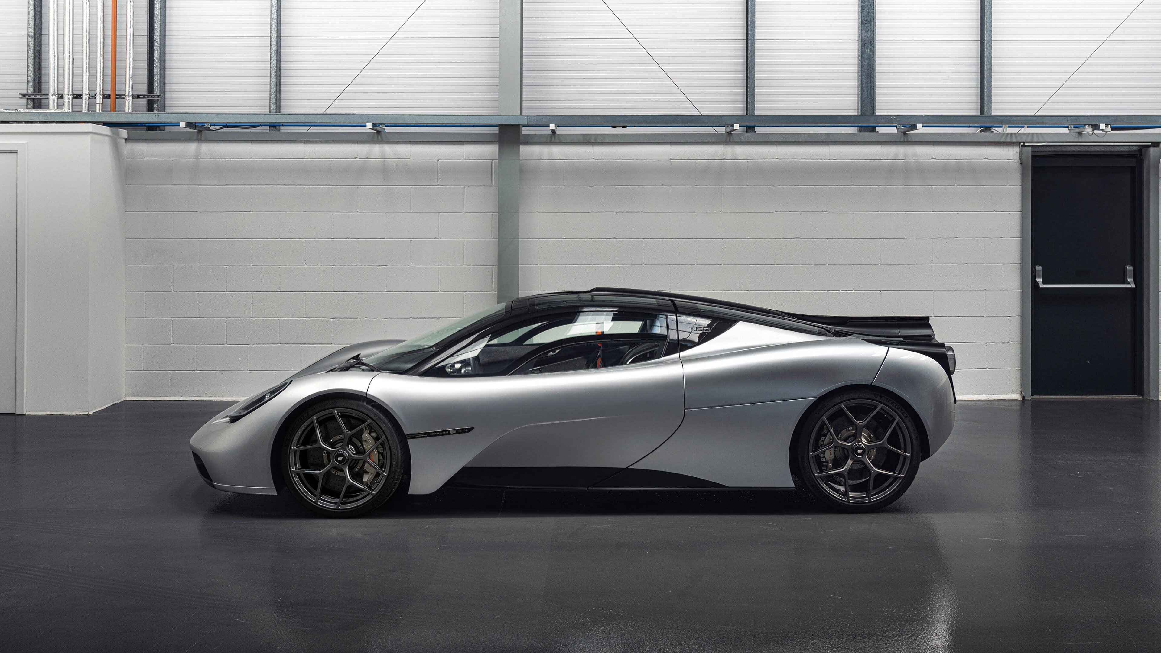 南非荒漠中开出白色百合，迪亚斯用皇马最硬的那根刺，刺破质疑