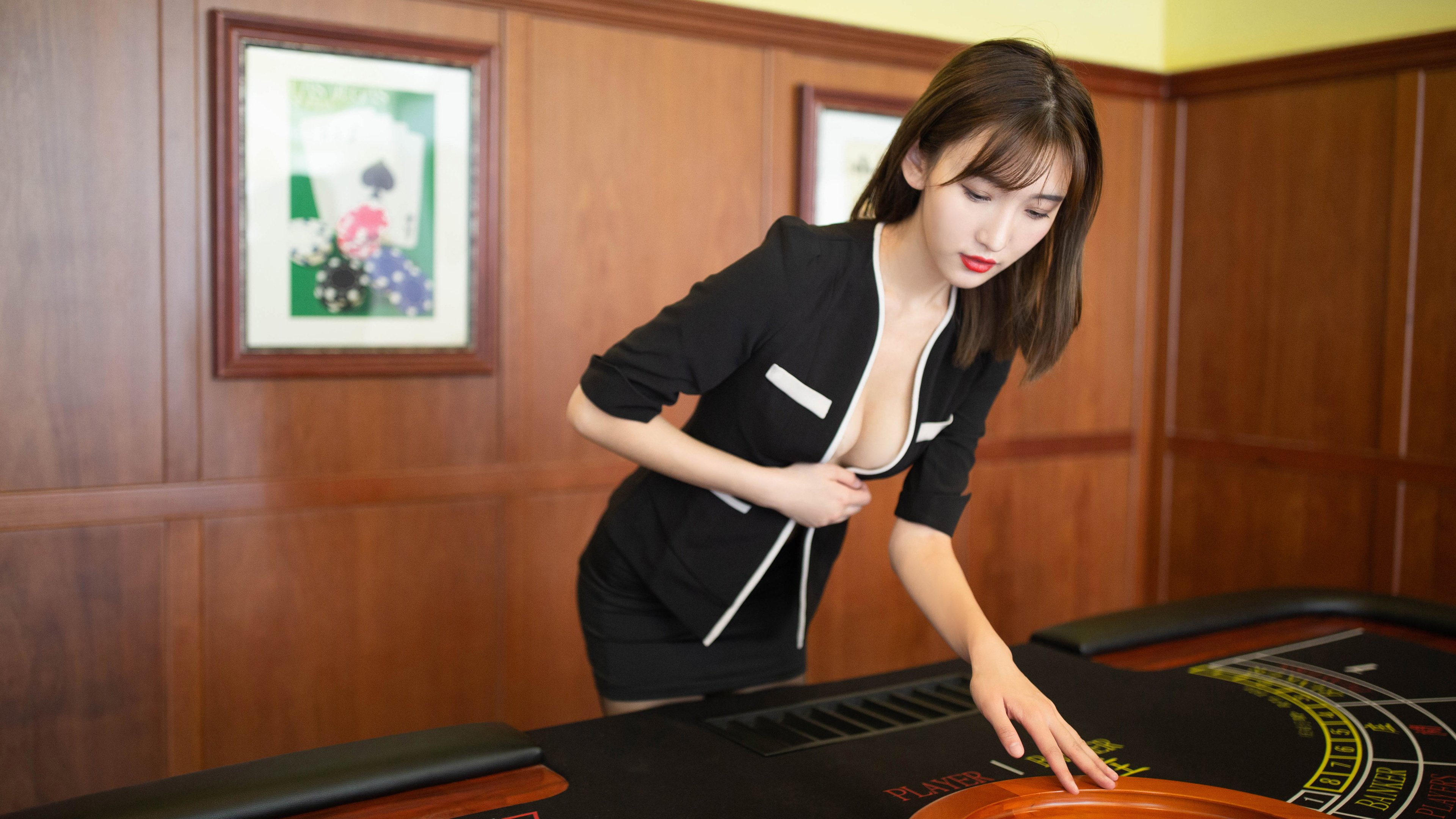 时空交错的绿茵传奇，多特蒙德对阵阿根廷，法比尼奥如何主宰比赛走向