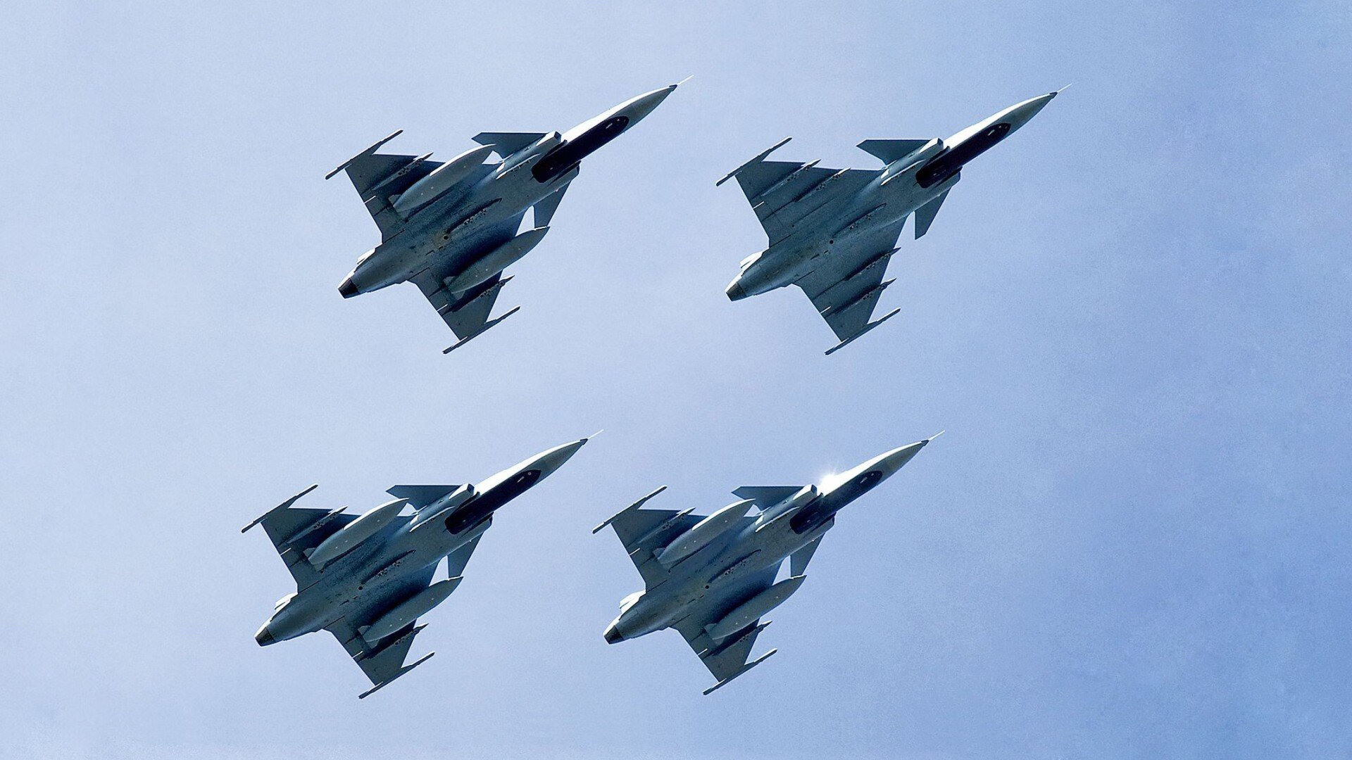 钢骨与焰火,当乔治在深渊边缘燃烧,公牛的冷血碾过篮网的喧嚣